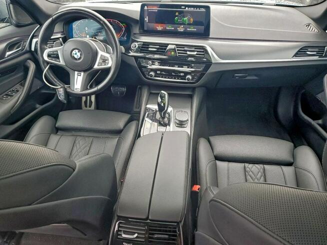 BMW M550i / xDrive / M-Pakiet / Niski przebieg / Tarnów - zdjęcie 8