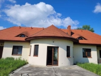 Dom w stylu dworku, z 2012r, na działce 1550 m.kw., a nawet 1,77 ha, Pierzchnianka - zdjęcie 3