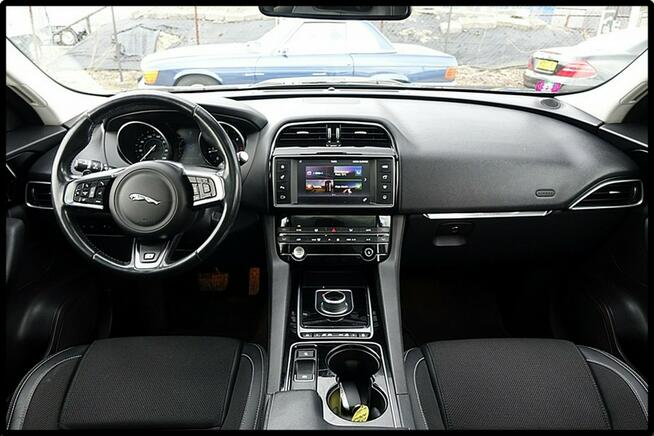 Jaguar F-PACE 2.0d R-Sport AWD 180KM* panorama*biXenon*navi Nowy Sącz - zdjęcie 7