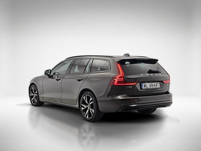 Volvo V60 B4 D Plus Dark aut ! Z Polskiego Salonu ! Faktura VAT ! Warszawa - zdjęcie 3