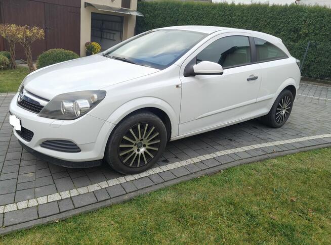 Opel Astra GTC 90KM benzyna 2009 r. Leżajsk - zdjęcie 3