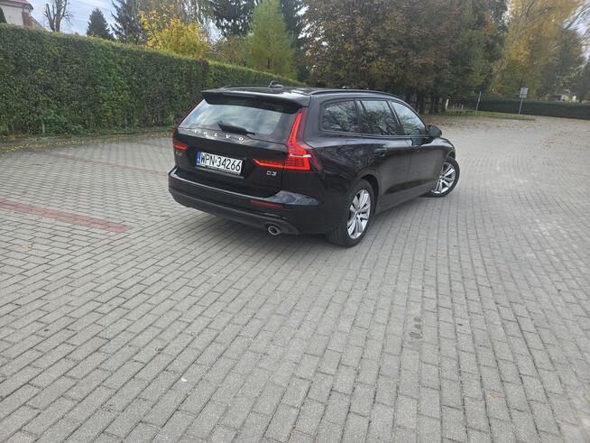 Volvo V60 2018r 2.0 Diesel 150KM Ledy Alu Navi z GWARANCJĄ Kadłubówka - zdjęcie 4