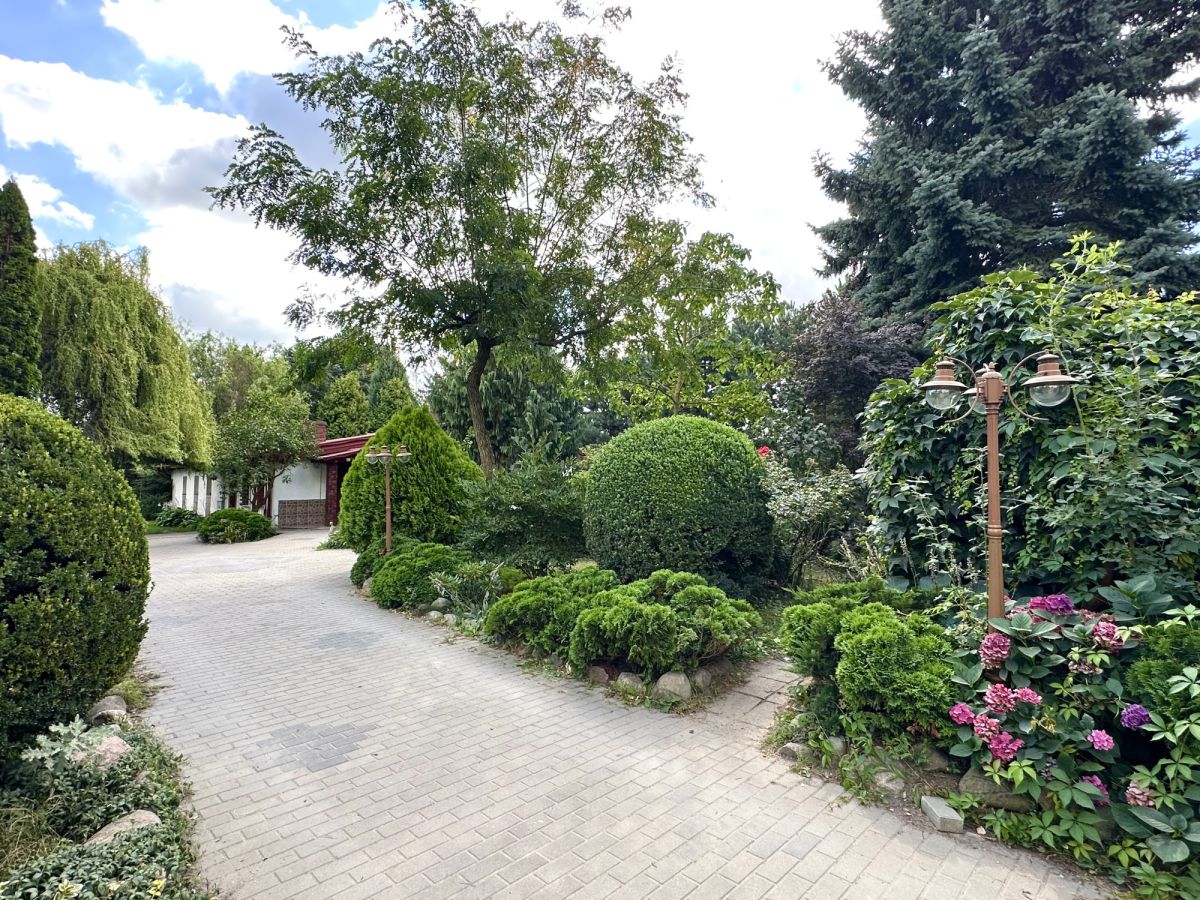 Nowa cena! Dom z bajkowym ogrodem Biskupice - zdjęcie 3