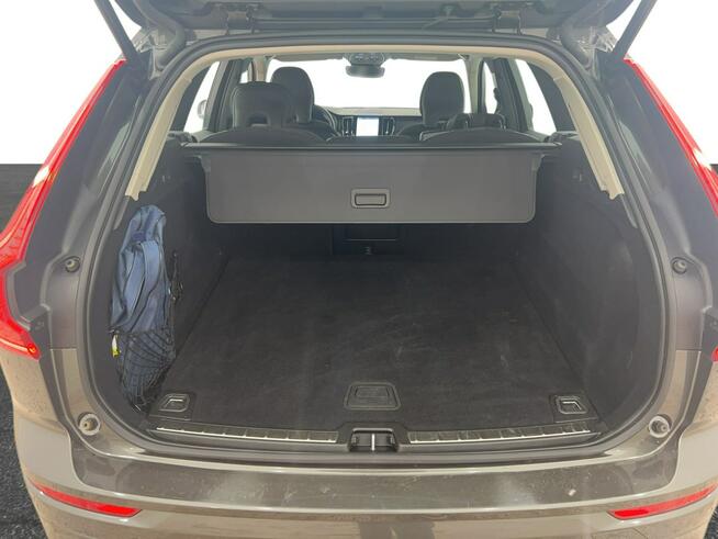 Volvo XC 60 B4 B Momentum Pro Warszawa - zdjęcie 11