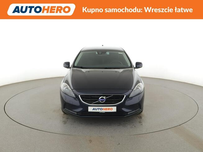 Volvo V40 niski przebieg navi grzane fotele PDC tempomat ksenon Warszawa - zdjęcie 11