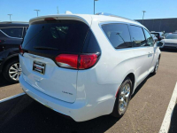 Chrysler Pacifica LIMITED / Benzyna / niski przebieg Białystok - zdjęcie 3