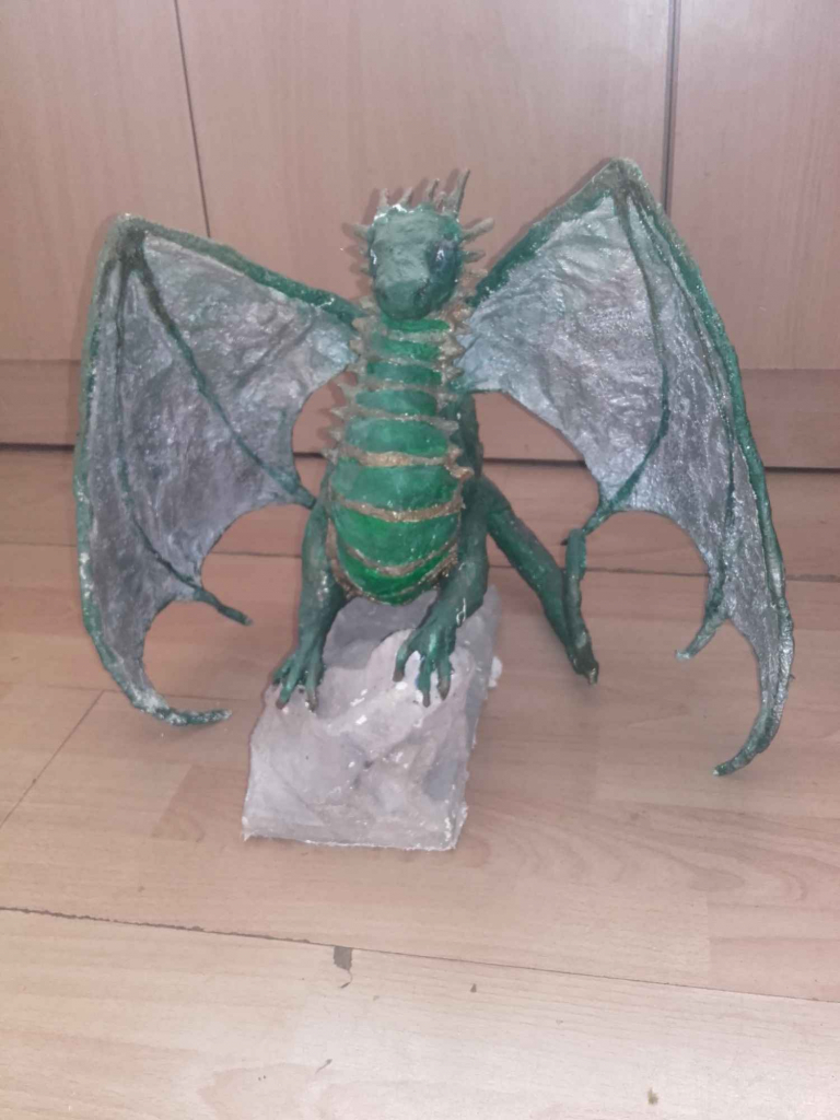 Smoczyca gipsowa Bielany - zdjęcie 1