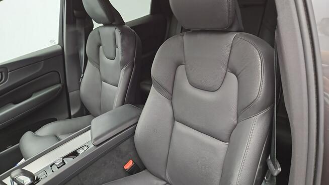 Volvo XC 60 B4 D Plus Dark aut ! Z Polskiego Salonu ! Faktura VAT ! Warszawa - zdjęcie 11