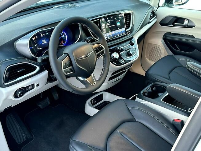 Chrysler Pacifica 3.6 V6 298 KM / HYBRYDA PLUG-IN / Przebieg 900 KM! Pęcice - zdjęcie 11