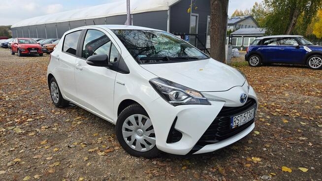 Toyota Yaris 1.5 HSD 100KM Salon PL Bezwypadkowy Serwis Otwock Mały - zdjęcie 4