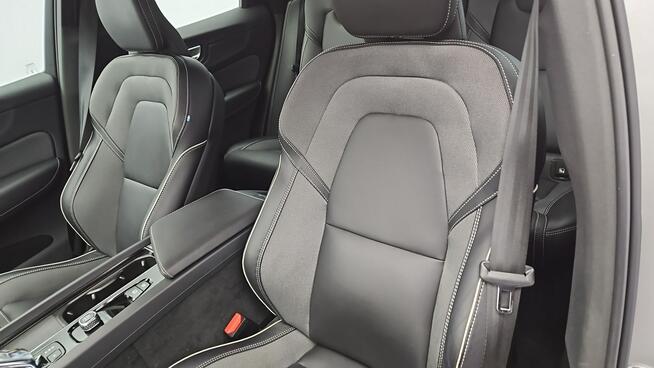 Volvo XC 60 B4 B Plus Dark aut ! Z Polskiego Salonu ! Faktura VAT ! Warszawa - zdjęcie 11