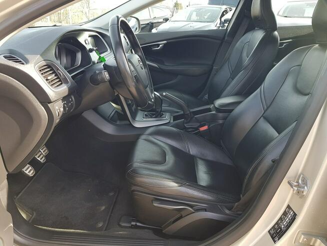 Volvo V40 2,0 T2 Benzyna Nawigacja Skóry Zarejestrowany Gwarancja Włocławek - zdjęcie 9