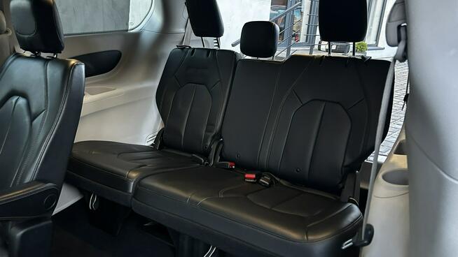 Chrysler Pacifica Limited - Doskonały Minivan dla Wymagających Rodzin Gdynia - zdjęcie 10