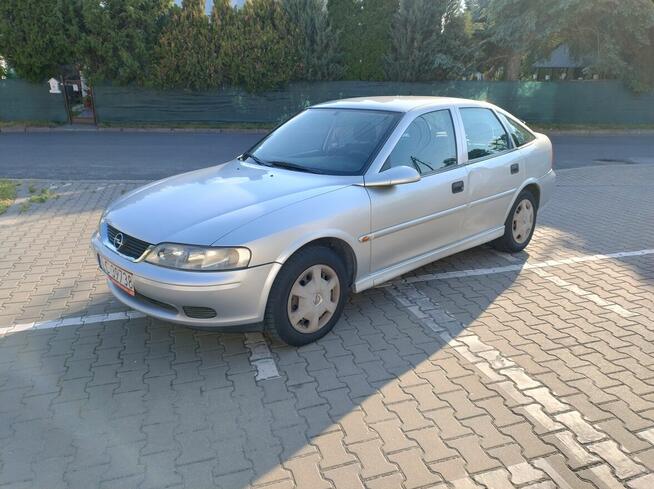 OPEL Vectra B. Hatchback 1.8 Benzyna Chełm - zdjęcie 2