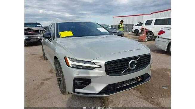 Volvo S60 / 2.0 250KM / Bogate wyposażenie / niski przebieg / Tarnów - zdjęcie 2