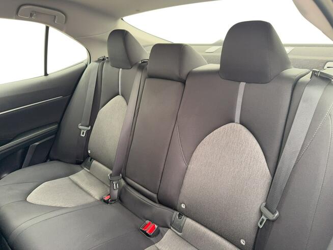 Toyota Camry 2.5 Hybrid Comfort CVT Sedan Warszawa - zdjęcie 12