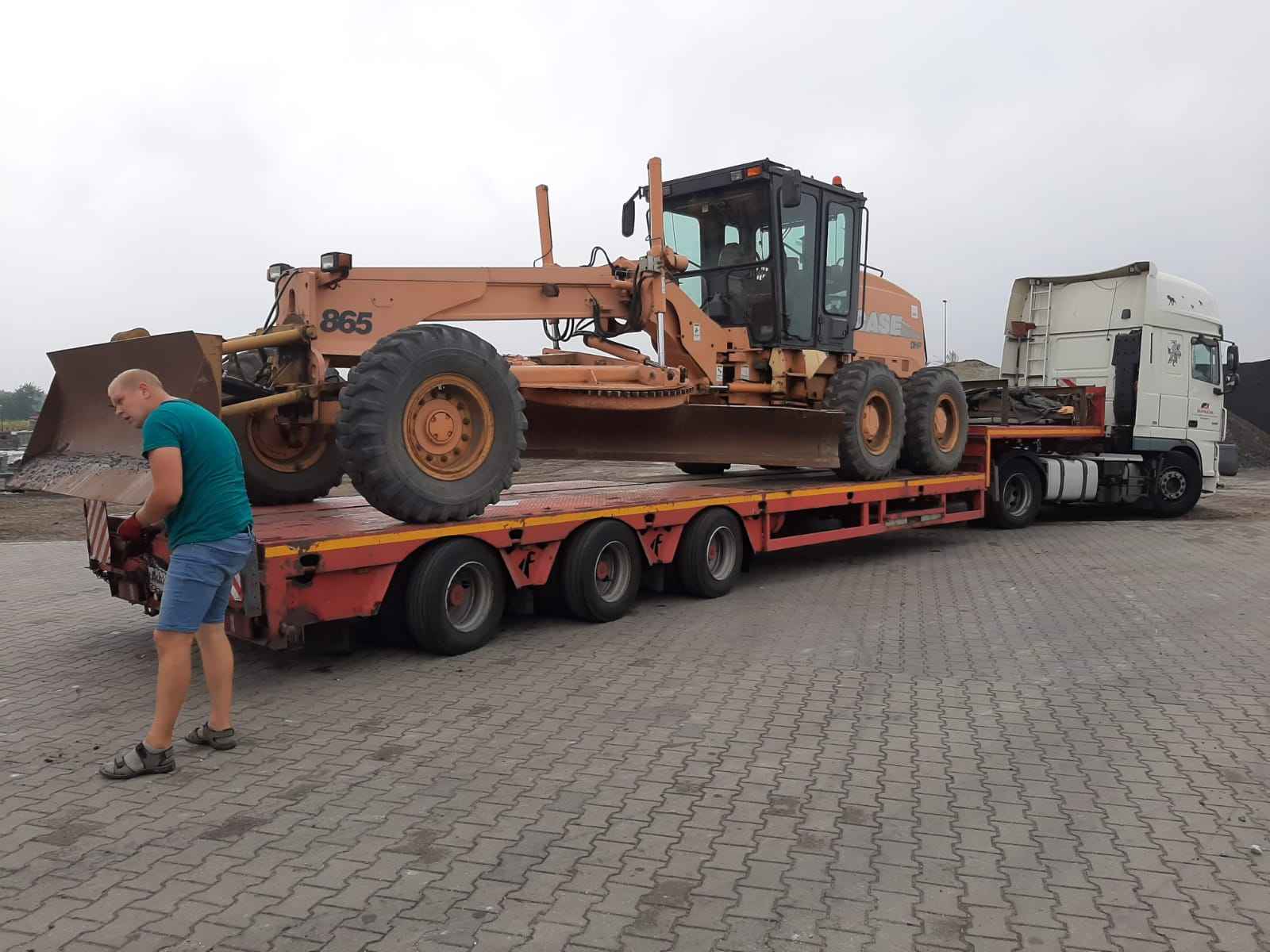 Niskopodwoziowy Transport Maszyn Rolniczych Budowlanych Ponadgabarytów Gdańsk - zdjęcie 10