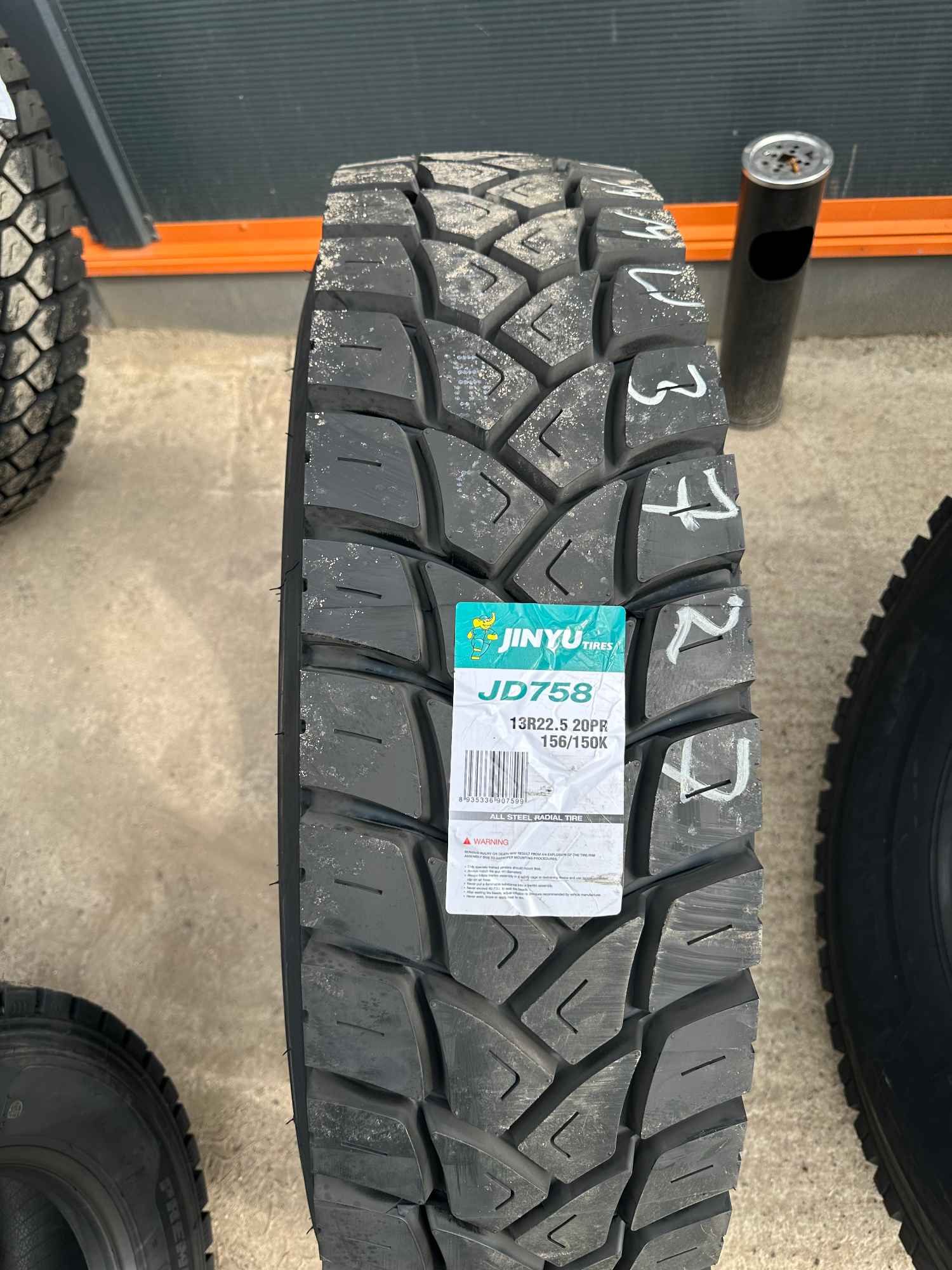 Opona JINYU 13R22.5 Bytom - zdjęcie 1