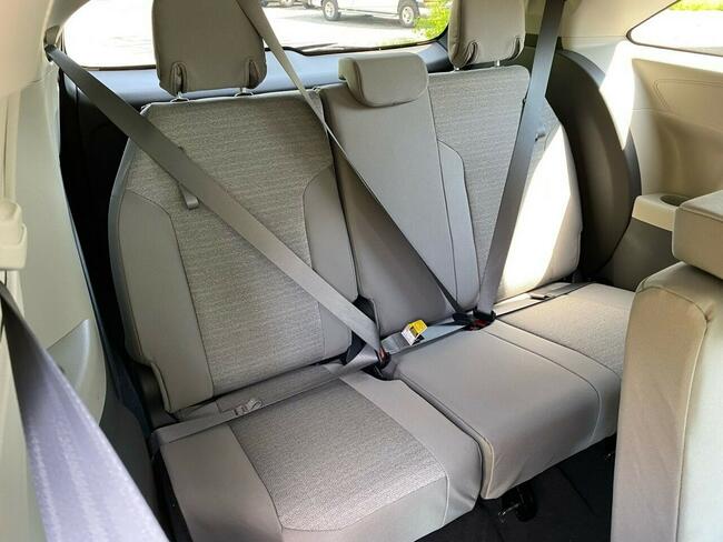 Toyota Sienna 2021, bezwypadkowy, hybryda, Piła. Warszawa - zdjęcie 9