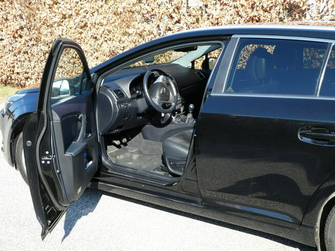 Toyota Avensis Sadlno - zdjęcie 4