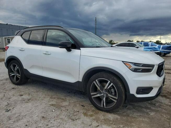 Volvo XC 40 / 2.0 250KM / 4x4 / Bogate wyposażenie / Tarnów - zdjęcie 2