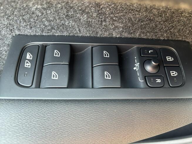 Volvo XC 40 B3 Essential! Z Polskiego Salonu! Faktura VAT! Warszawa - zdjęcie 11