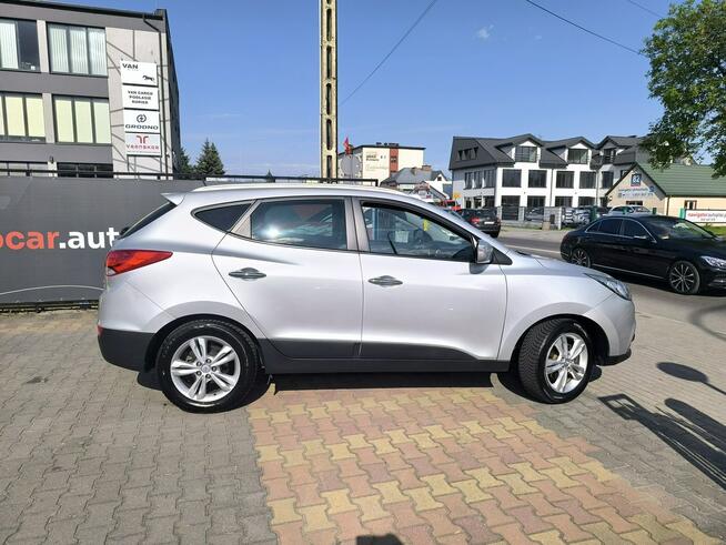 Hyundai ix35 2.0CRDi 136KM 4x4 Klimatronic Navi Panorama Skóra Łuków - zdjęcie 3