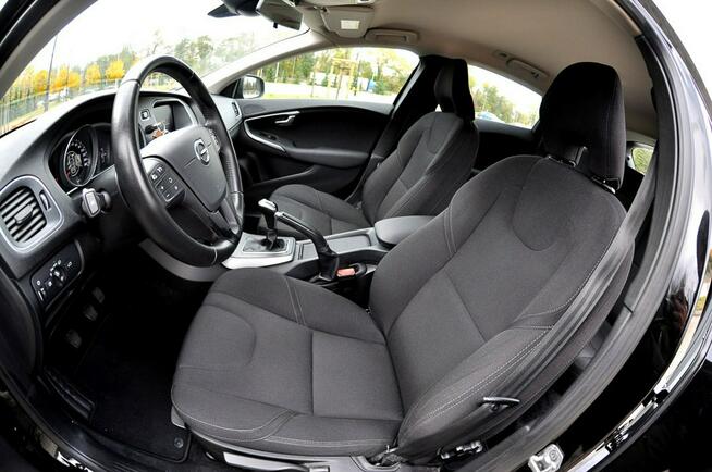Volvo V40 2,0 D2 2017 Rok Lift Full Led Climatronic Navi Pdc Serwis Płock - zdjęcie 7