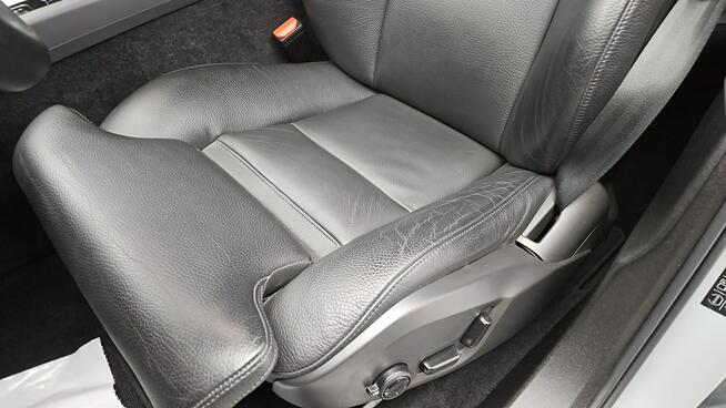 Volvo XC 60 Plus Dark aut  ! Z Polskiego Salonu ! Faktura VAT ! Warszawa - zdjęcie 12