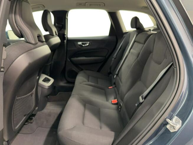 Volvo XC 60 B4B Momentum Pro Warszawa - zdjęcie 10