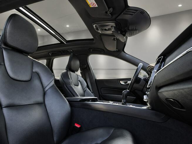 Volvo XC 60 D3 Momentum / Serwisowany w ASO Skępe - zdjęcie 12
